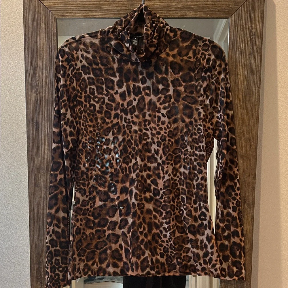 White House Black Market Sheer Animal Print Long Sleeve top- excellent condition - Picture 4 of 6